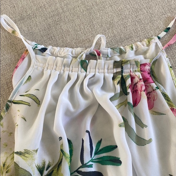 NY & Co. Tropical Printed Pleated Tank - Picture 4 of 7